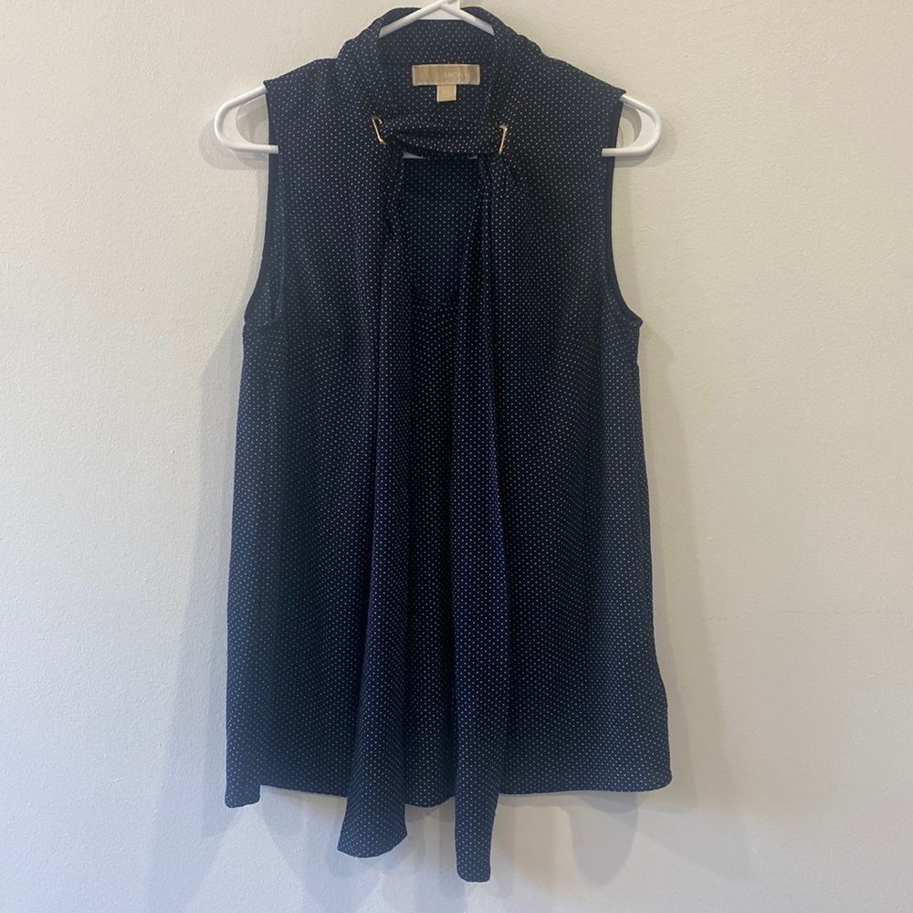 MICHAEL KORS Printed Sleeveless V-Neck Top with Neck Tie